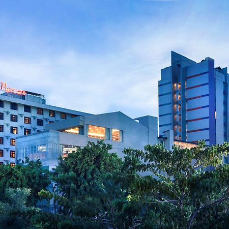Mercure Surabaya Luaran gambar