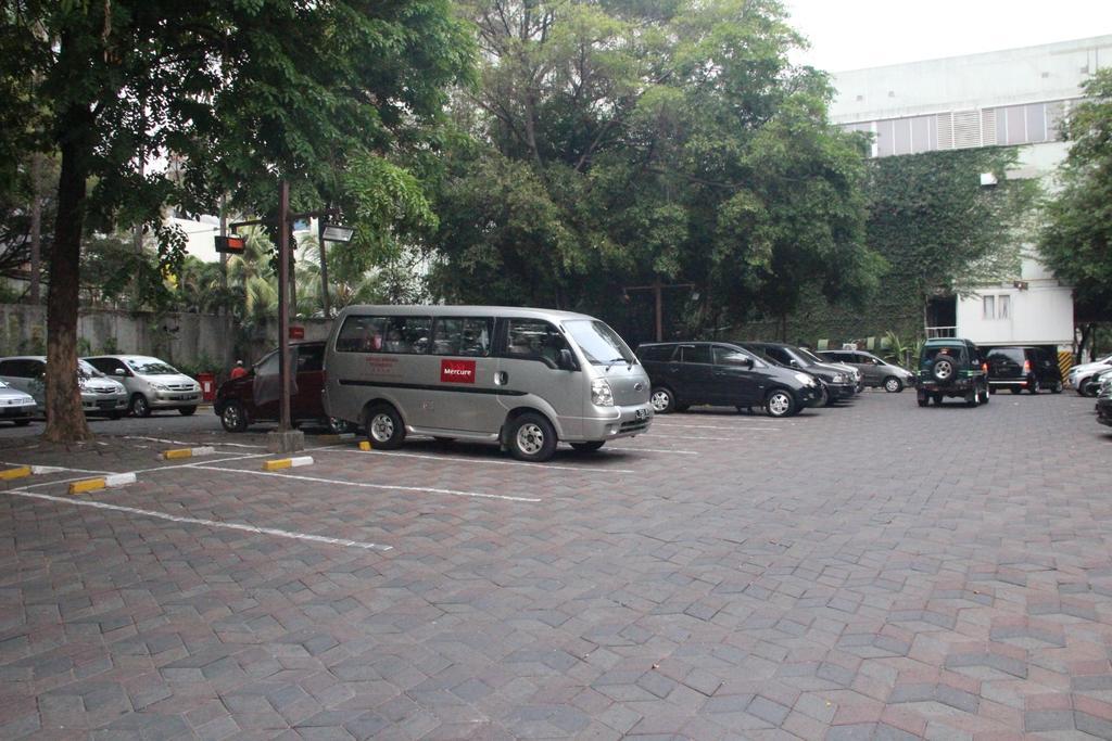 Mercure Surabaya Luaran gambar
