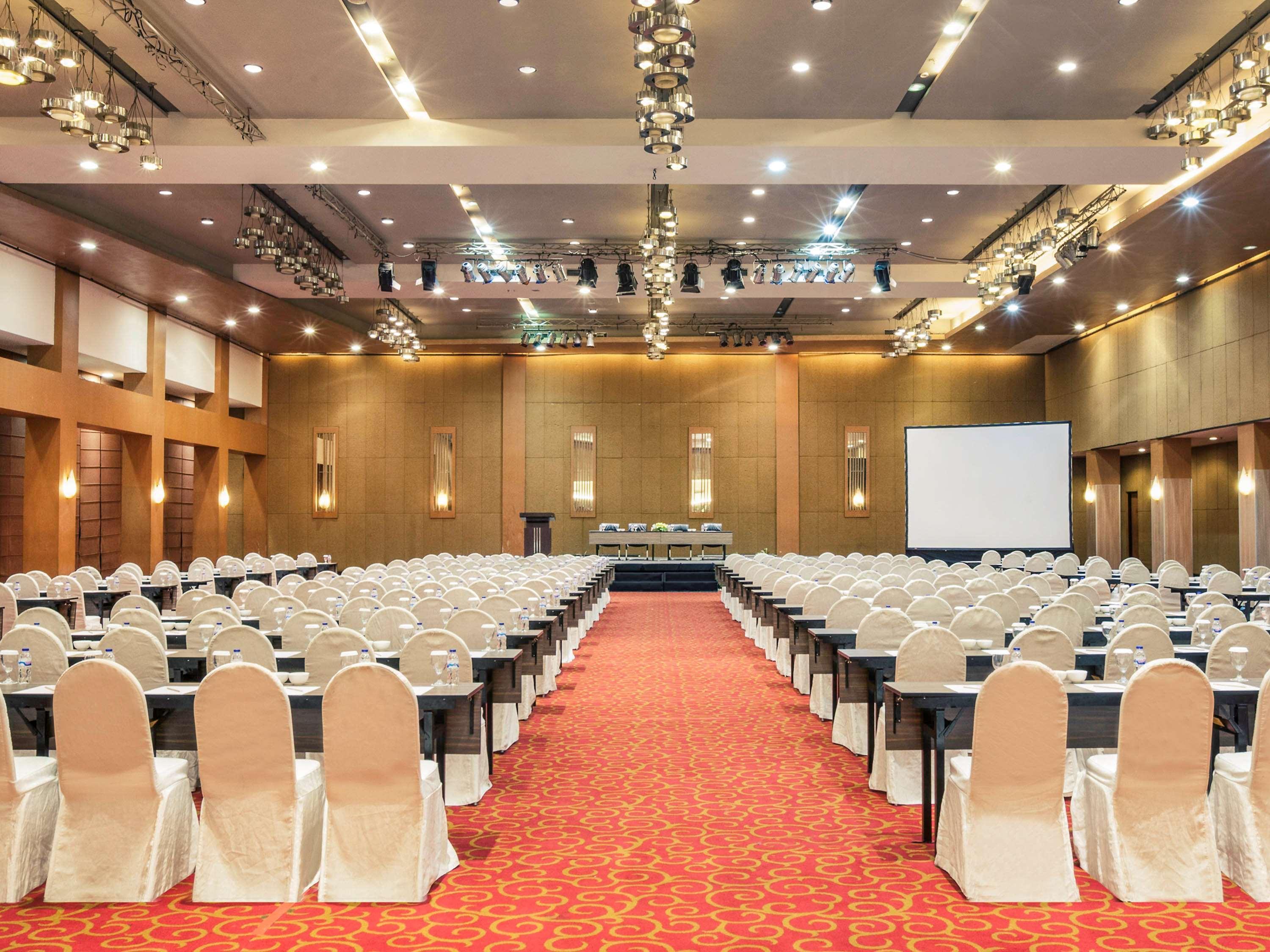 Mercure Surabaya Luaran gambar