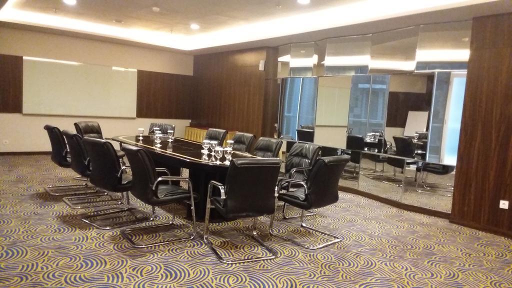 Mercure Surabaya Luaran gambar