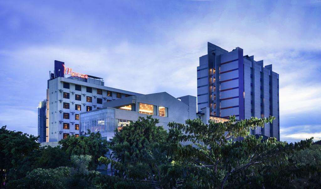 Mercure Surabaya Luaran gambar